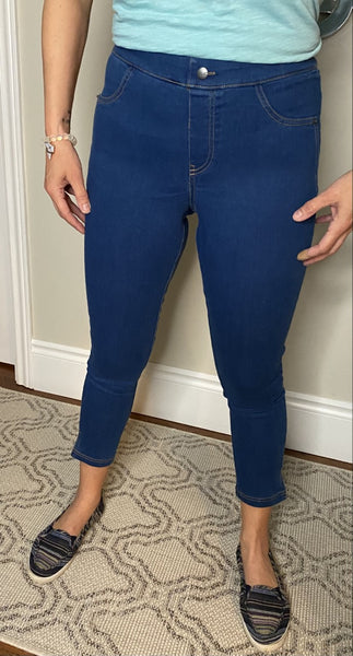 Mid Wash Denim Hue Capri Pant